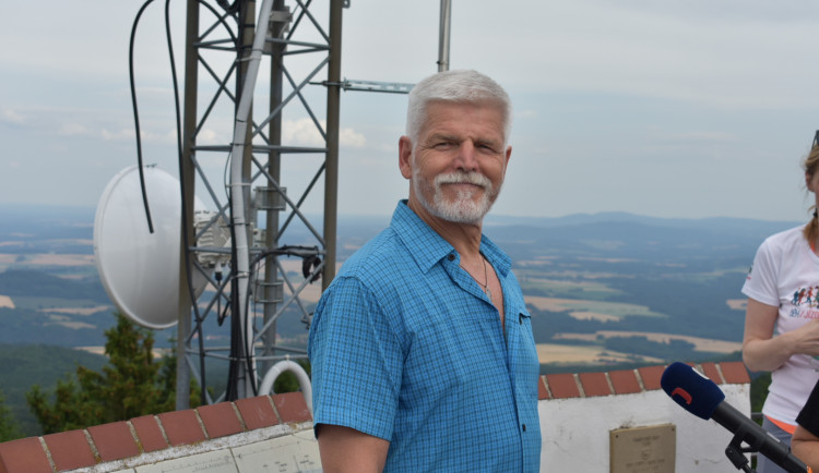Prezident Petr Pavel promluvil s novináři na rozhledně. Foto: Jakub Bartoš