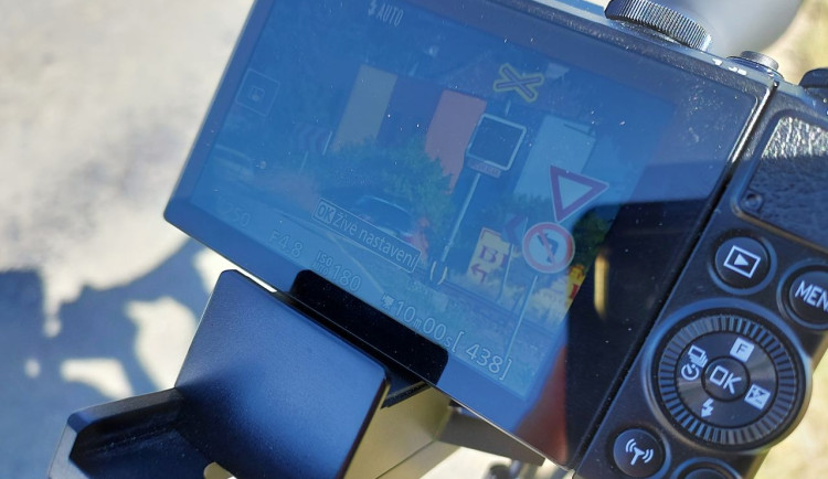 Čtvrtina řidičů na přejezdech v Olomouckém kraji chybovala. Jeli na červenou nebo příliš rychle