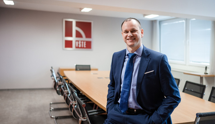 Energetická krize nás připravila o miliony. Úroveň vzdělávání a výzkumu jsme ale udrželi, říká Vojtěch Stehel, rektor VŠTE