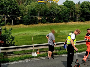 Vážná dopravní nehoda uzavřela silnici mezi Hněvkovem a Němčicemi na Strakonicku