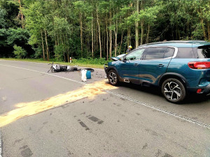 Vážná dopravní nehoda uzavřela silnici mezi Hněvkovem a Němčicemi na Strakonicku