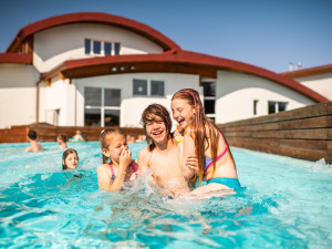 Wellness Hotel Frymburk nabízí venkovní bazény, sauny, Svět pod hladinou i akce pro děti