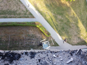 Výbuch bytu v Sezimově Ústí se obešel bez zranění. Tlaková vlna vyrazila okno