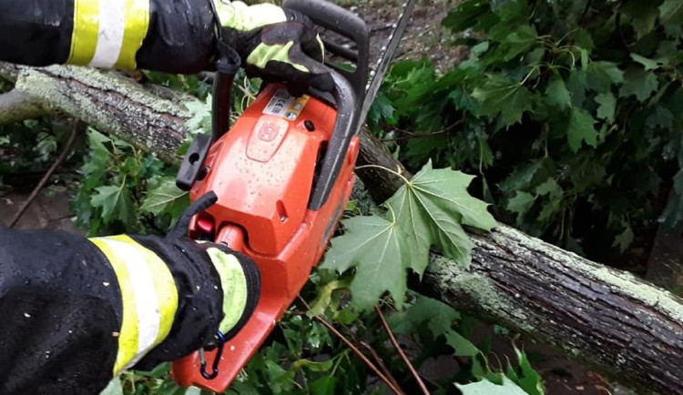 size4-size4-15974778157904-124-ceskem-se-prohnaly-silne-bourky-hasici-eviduji-padesat-vyjezdu