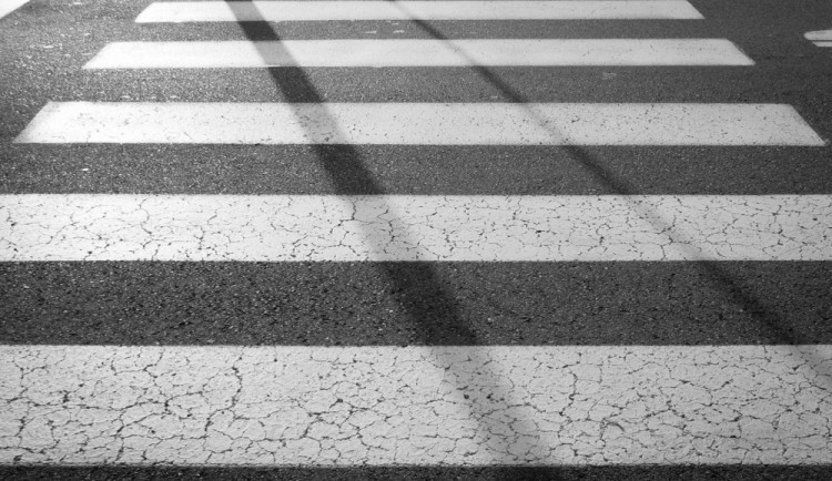 Do školy bezpečněji. V Hejčíně začala olomoucká radnice stavět nový osvětlený přechod pro chodce