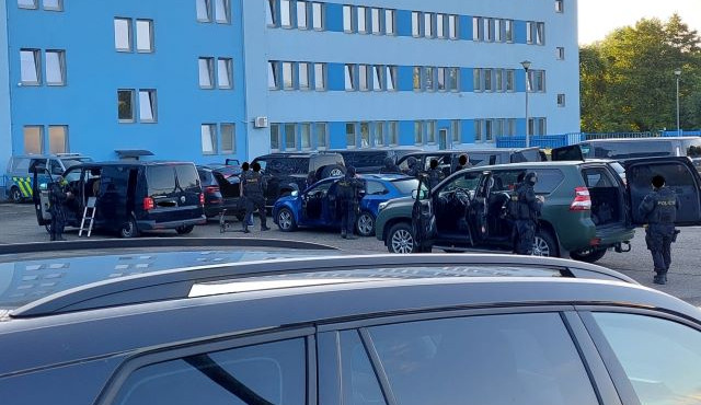 Policii se podařilo dopadnout internetové podvodníky. Z obětí vylákali miliony korun