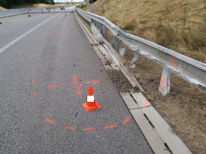 Cizinec naboural s těžkým tahačem do svodidel. Nadýchal přes dvě promile