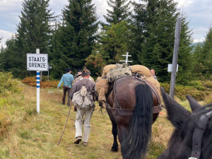 Šumavští středověcí soumaři půjdou poprvé s koňmi a obilím z Rakouska do Německa