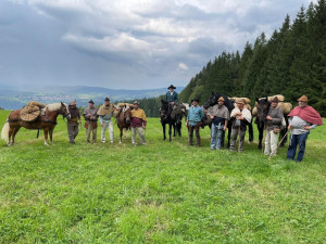 Šumavští středověcí soumaři půjdou poprvé s koňmi a obilím z Rakouska do Německa