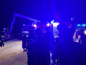 Požár haly v Ledenicích způsobil škodu za 25 milionů korun. Příčina je v šetření