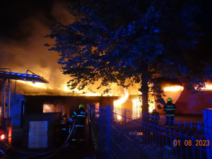 Požár haly v Ledenicích způsobil škodu za 25 milionů korun. Příčina je v šetření