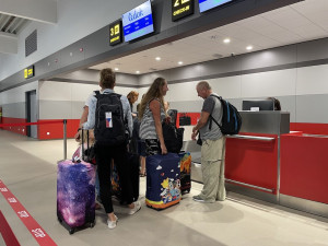 Přílet Boeingu 737 na budějcké letiště sledovaly stovky lidí. Do Antalye odletěli první cestující z jihu Čech