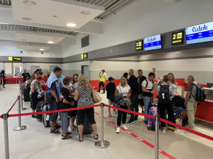 Přílet Boeingu 737 na budějcké letiště sledovaly stovky lidí. Do Antalye odletěli první cestující z jihu Čech