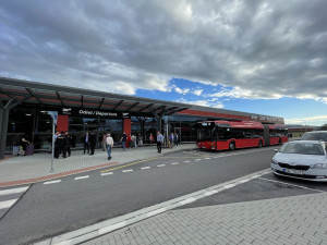 Přílet Boeingu 737 na budějcké letiště sledovaly stovky lidí. Do Antalye odletěli první cestující z jihu Čech