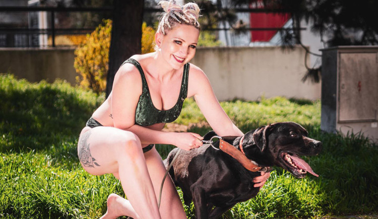 ČERVENEC 2023: Bouřky střídaly tropy, doživotí za vraždu a úspěch kalendáře. Národní dům si trhl ostudu