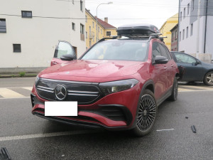 Opilý cizinec způsobil nehodu v dopravní špičce. Z místa odešel