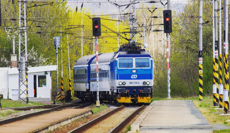 Vlak z Brna do Přerova jednou pojede dvoustovkou, malují si železničáři novou trať