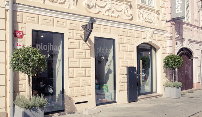 Zrekonstruovaná prodejna Papírnictví Plojhar v roce 2012. Foto: Jiří Tvaroh, se souhlasem Jakuba Plojhara