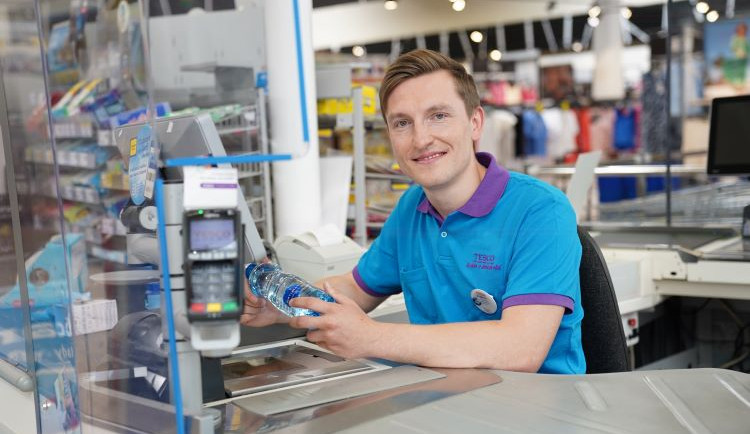 Tesco nabízí mladým širokou škálu uplatnění. Studenti vysokých a středních škol se mohou hlásit do absolventských programů