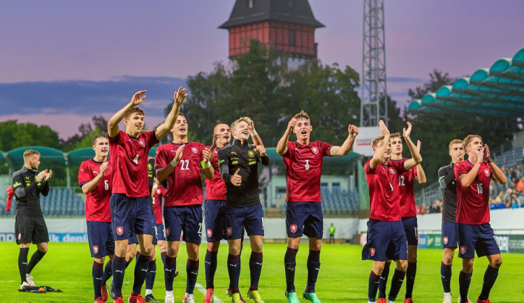 Český výběr do 21 let slaví na českobudějovickém Střeleckém ostrově.