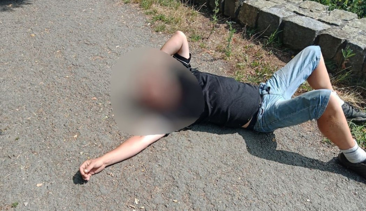 Opilec ze Šumperka měl přes pět promile. Nechtěli ho přijmout ani na záchytce, hrozila otrava alkoholem