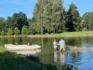 Město chce vyčistit vodu v Bagru. Pomoct s tím má vědecký průzkum nádrže