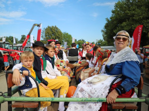Země živitelka láká na nejsilnější traktor i největšího osla Vyhrajte vstupenky a užijte si živitelku zadarmo