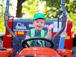 Země živitelka láká na nejsilnější traktor i největšího osla Vyhrajte vstupenky a užijte si živitelku zadarmo