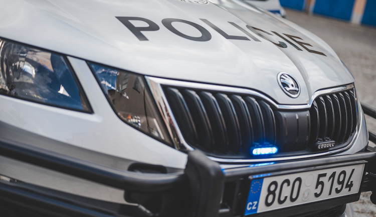 Nejdříve vybržďování, potom slovní a fyzické napadení. Policie hledá svědky incidentu