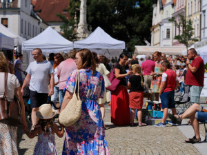 KULTURNÍ TIPY: Užijte si Vesmírný večer, MINT Market v Třeboni nebo si prohlédněte táborské dvorky