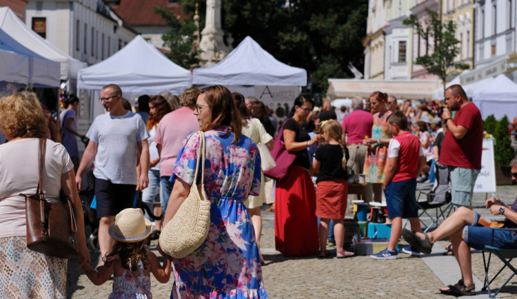 KULTURNÍ TIPY: Užijte si Vesmírný večer, MINT Market v Třeboni nebo si prohlédněte táborské dvorky
