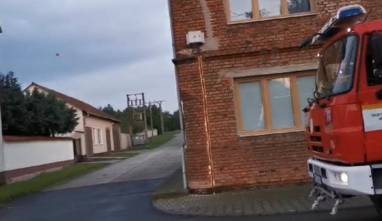 Osmdesátiletý senior z Pivína se ztratil na procházce. Až do večera bezradně bloudil v polích