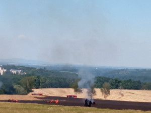 U Hosína hoří desetihektarové pole. Hasiči mají požár pod kontrolou