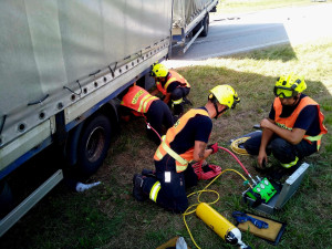 Tři lidé zemřeli při tragické nehodě. Hlavní tah na Rakousko je uzavřený