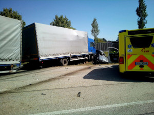 Tři lidé zemřeli při tragické nehodě. Hlavní tah na Rakousko je uzavřený