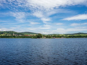 Kvalita vody ve vodních nádržích na jihu Čech se zhoršila kvůli vysokým teplotám