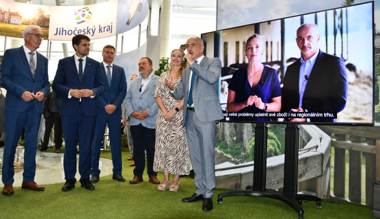 Jihočeské on-line tržiště potravin pro školy chce stát využít i v jiných krajích, řekl hejtman Kuba