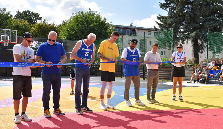 Krejčí otevřel zrekonstruované streetbalové hřiště v Písku