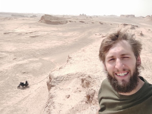 Koupil v Indii motorku a dojel na ní až do Čech, byla to strastiplná cesta s úředními nástrahami i pekelným počasím