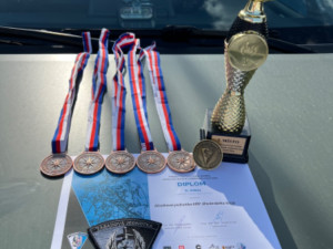 Z mezinárodního mistrovství přivezla jihočeská zásahovka bronz. V týmu soutěžil otec a syn