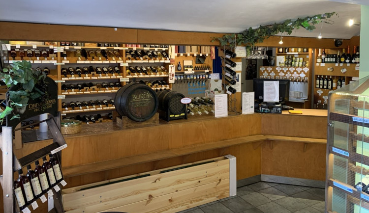 Vinotéka Sklípek už tradičně láká na kvalitní burčák z jižní Moravy