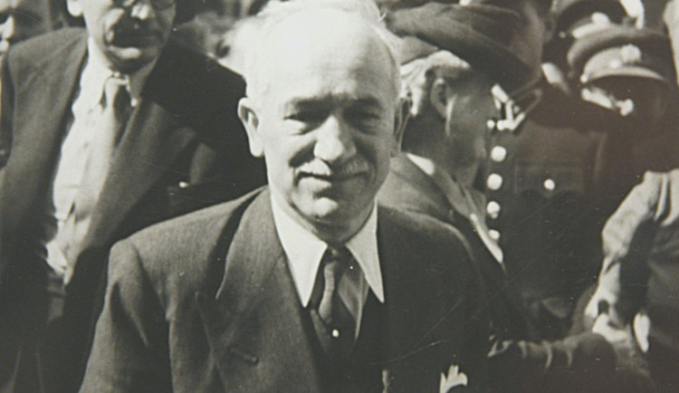 Prezident Československa, Edvard Beneš, během návštěvy brněnského četnictva.