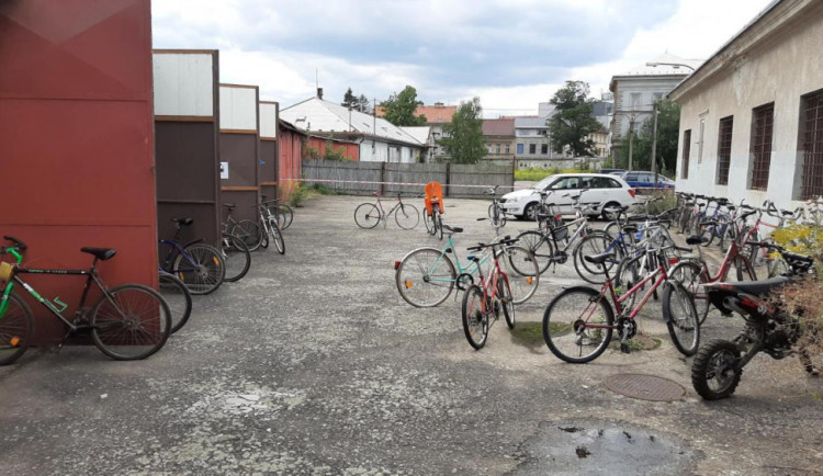 Nejoblíbenější výprodej roku je tady. Město prodá kola ze ztrát a nálezů