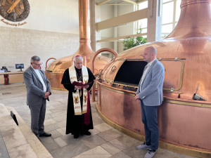 V Budvaru požehnali speciální várce piva. Peníze z prodeje půjdou na charitu