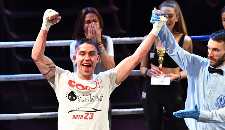 V jihočeských Borovanech vzniklo netradiční propojení společnosti COLOP CZ a Gladiators Gym Borovany.