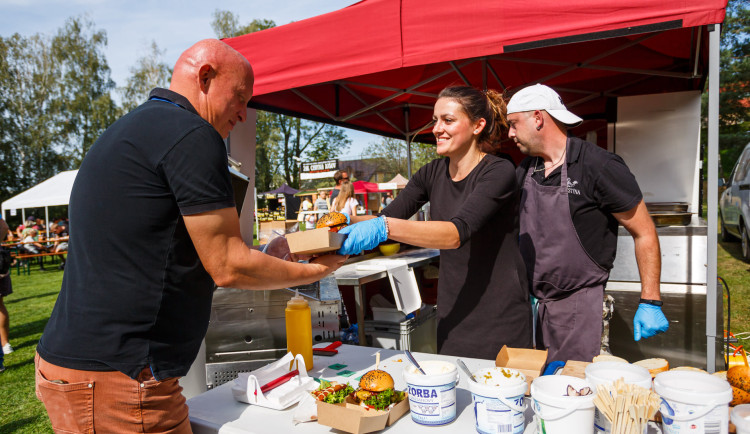 TIP NA VÍKEND: Jak chutná Lošov? Domácí festival jídla a pití se koná již pošesté