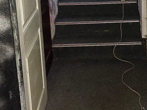 Policie vyšetřuje násilný trestný čin v Dolním Dvořišti. Obětí je čtyřiačtyřicetiletá žena