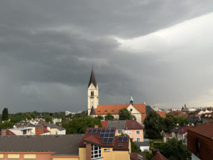 Východ a jih Česka zasáhnou silné bouře s přívalovým deštěm a nárazy větru