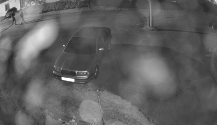 Policie hledá zloděje, který ukradl motorku zaparkovanou před domem