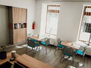 Coworking dorazil do Českých Budějovic. VŠTE v něm nabízí sdílené pracovní prostory i vzdělávací aktivity